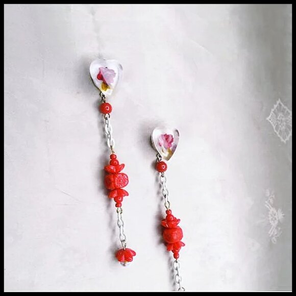 Red Long Dangle Earrings, Carved Lucite Roses Hearts , Recycled Vintage - Picture 3 of 8
